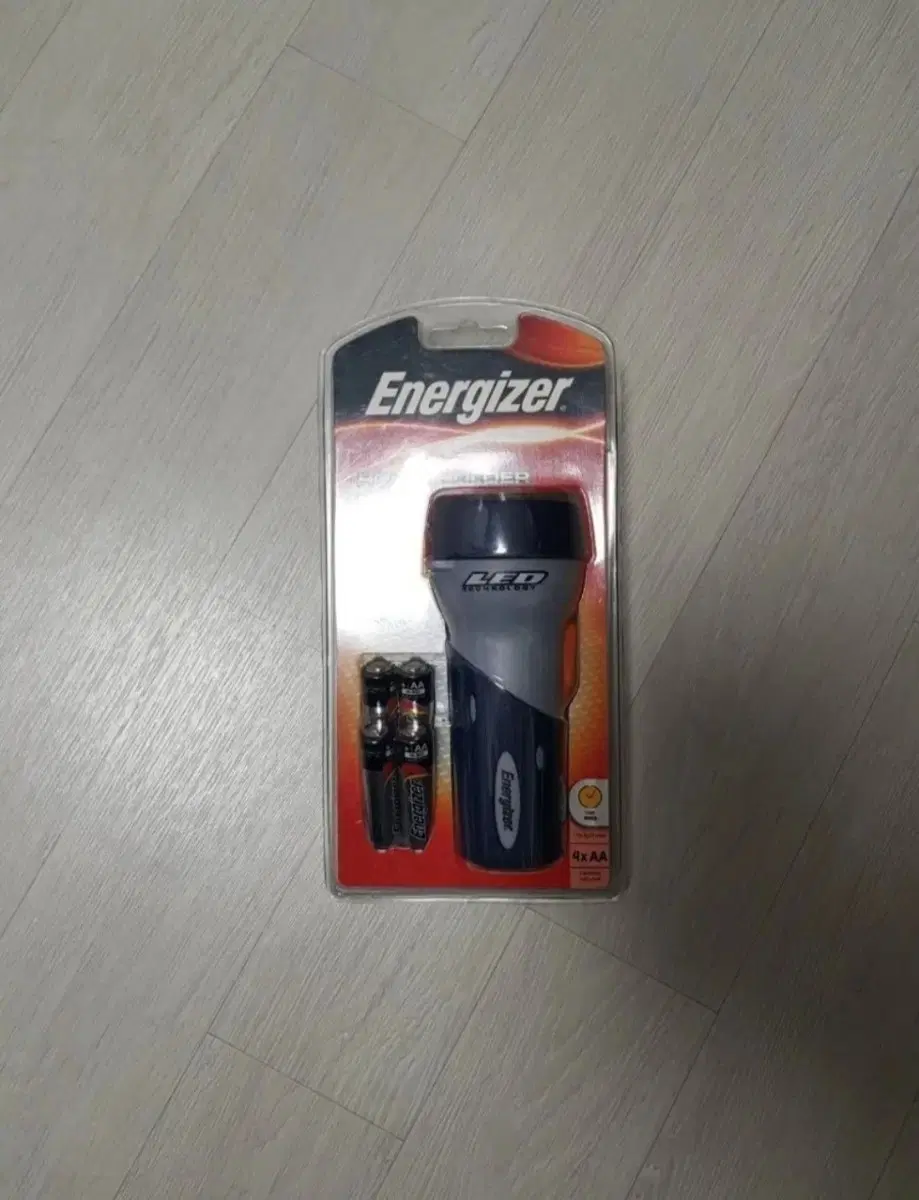 Energizer LED 손전등 + AA 건전지 포함