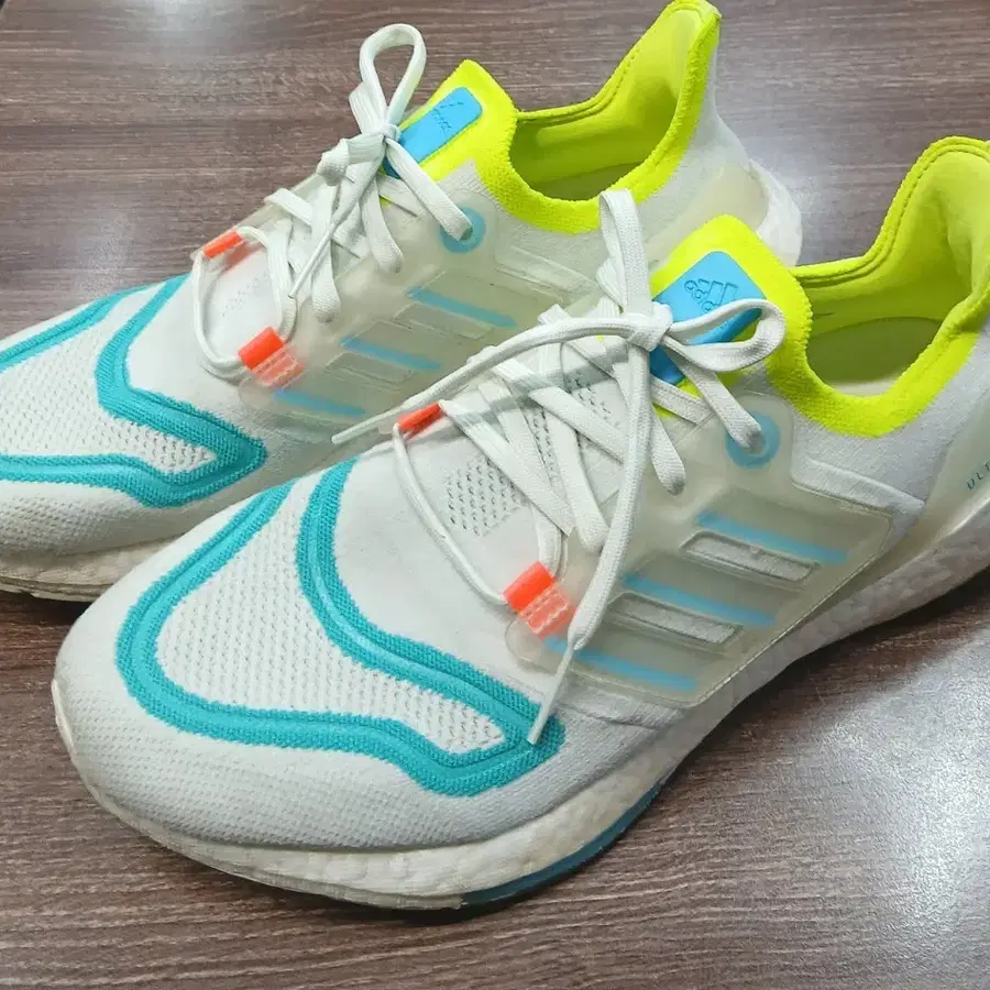 아디다스 울트라부스트 러닝화 280