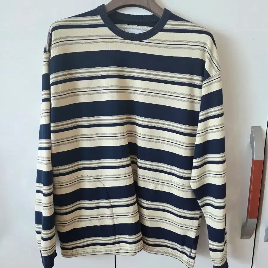 에스피오나지 Lightweight Border Sweatshirt Navy