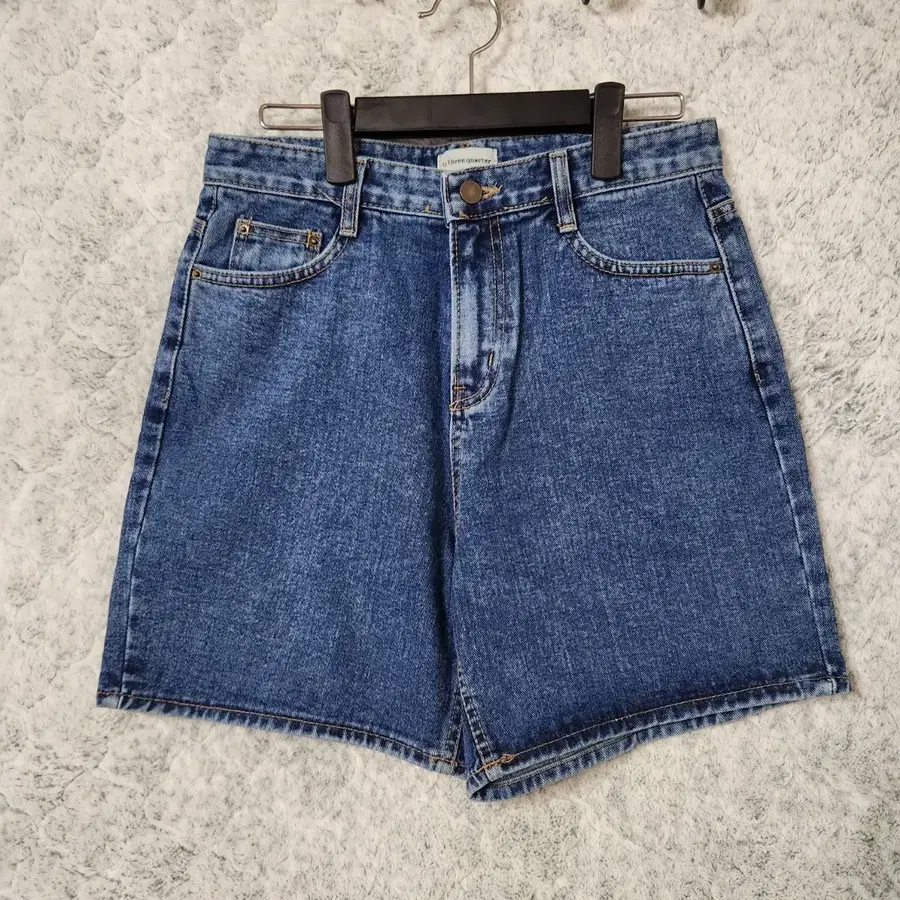 J753 [L] Three Quarter 청 반바지