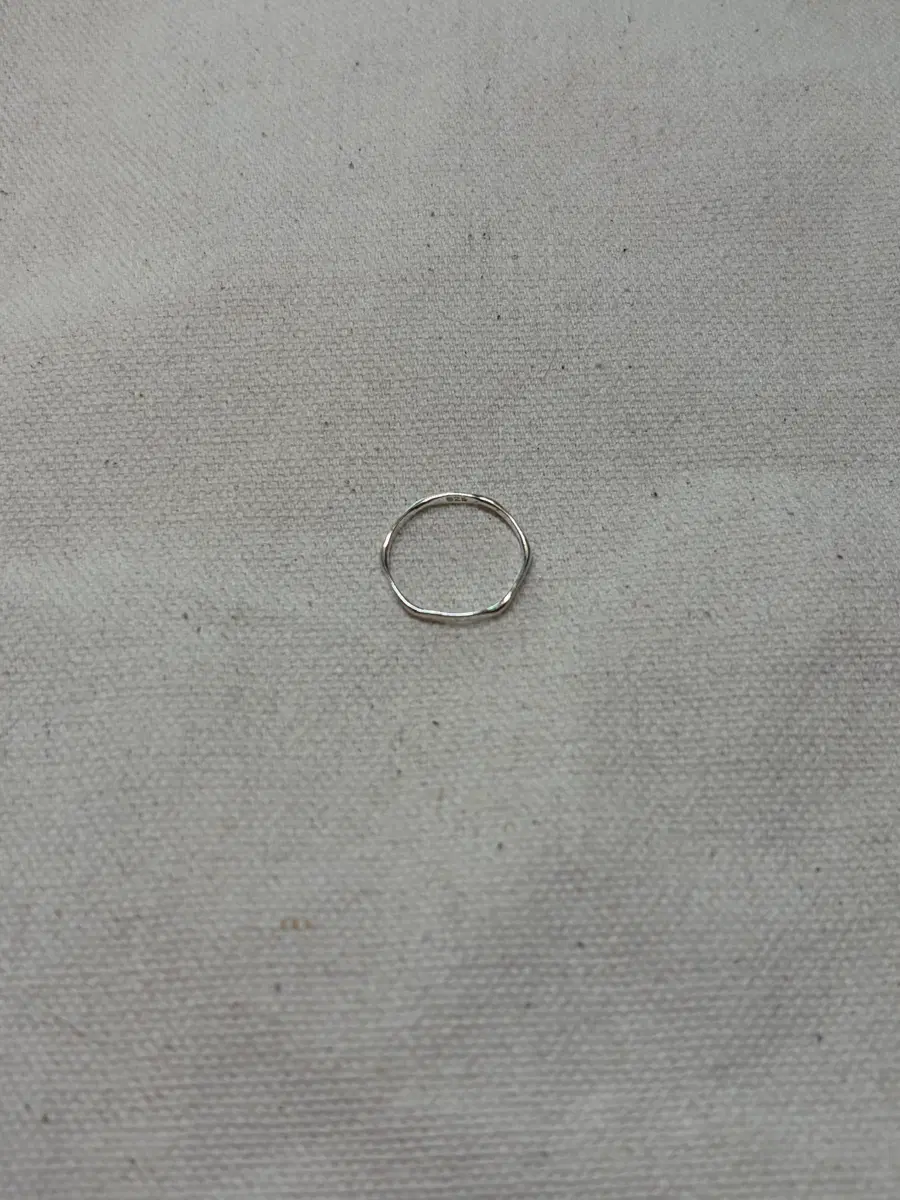 TOGOM SILVER 925 WAVE SLIM RING