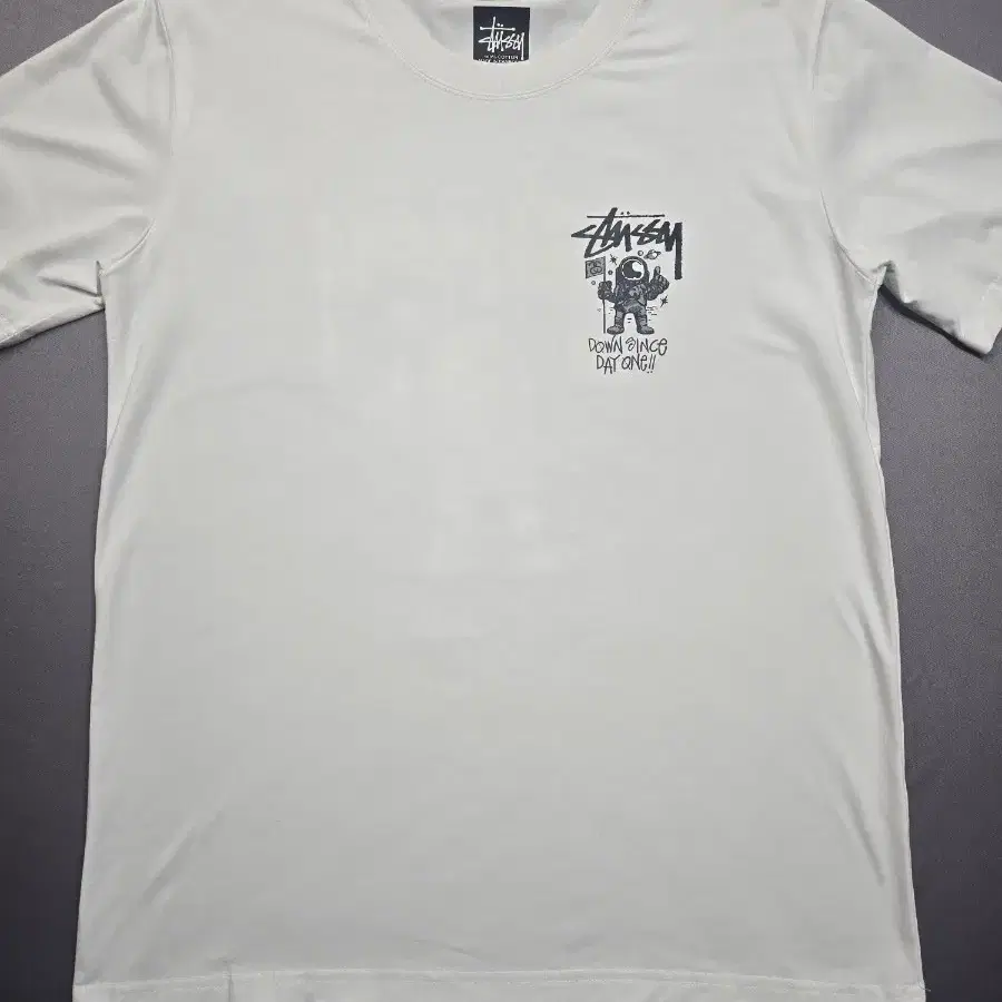 스투시 반팔티 우주인 프린팅 화이트