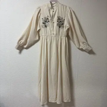 쥬에티 꽃무늬 자수 차이나 드레스 허리 벨트 포함 크림색