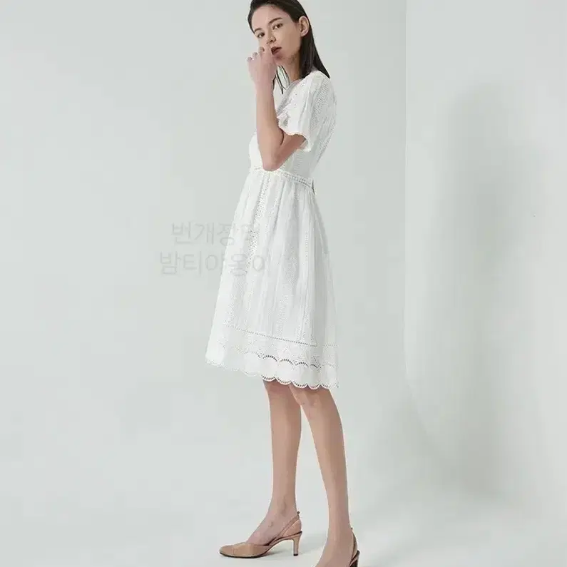 한섬 클럽모나코 펀칭 자수 레이스 아일렛 원피스 화이트 흰색 반팔 셀프웨딩 브라이덜샤워 휴양지 휴가룩