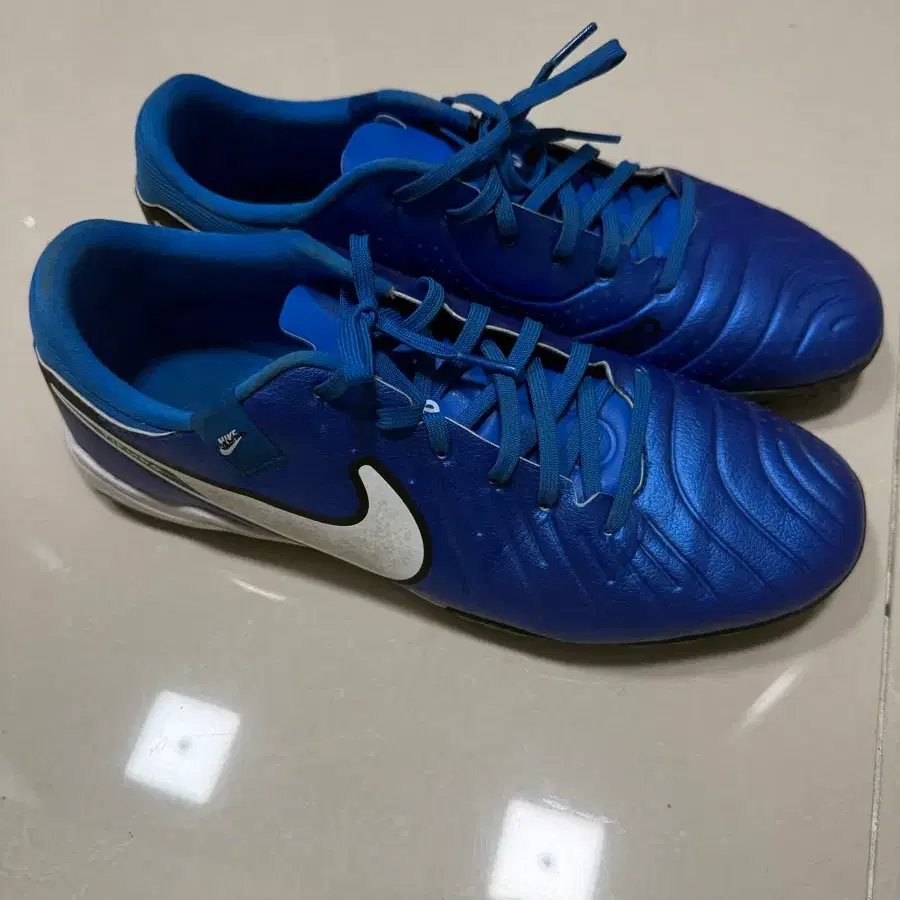 나이키 티엠포 레전드 풋살화