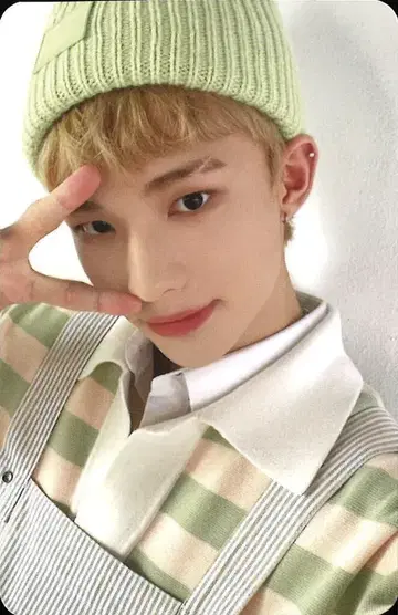 StrayKids 2023 Seasons Greeting 현진 트레이딩 카드 빨간색