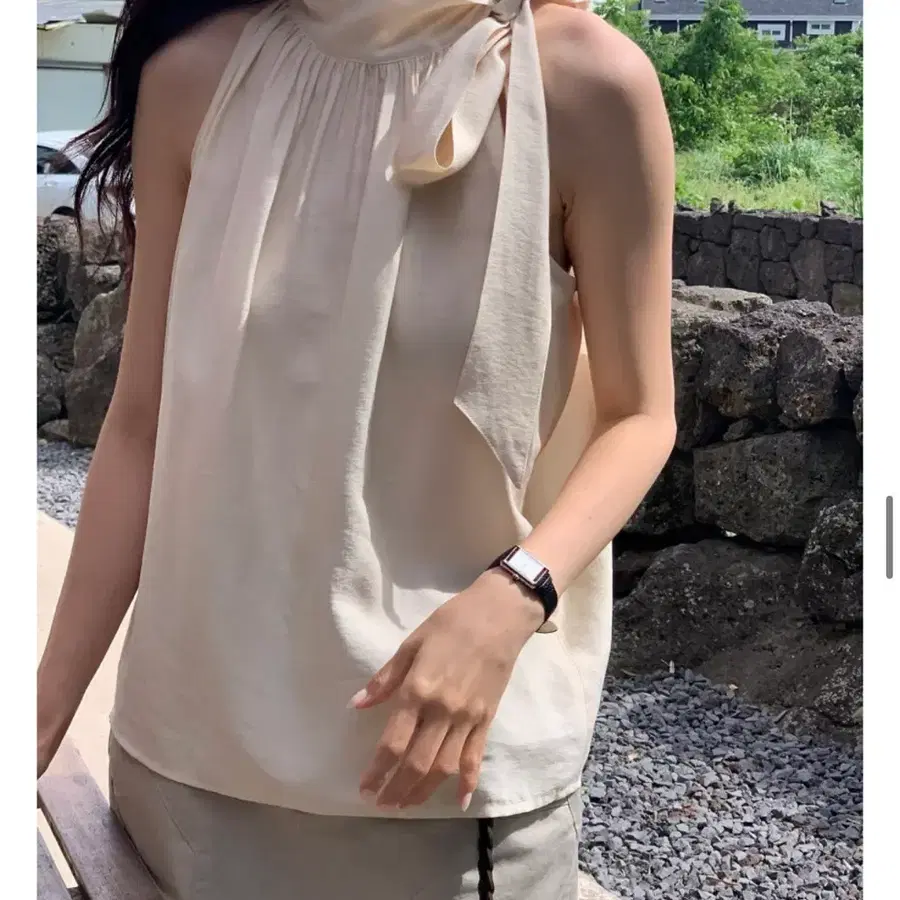 버베인 셔링 넥 리본 블라우스