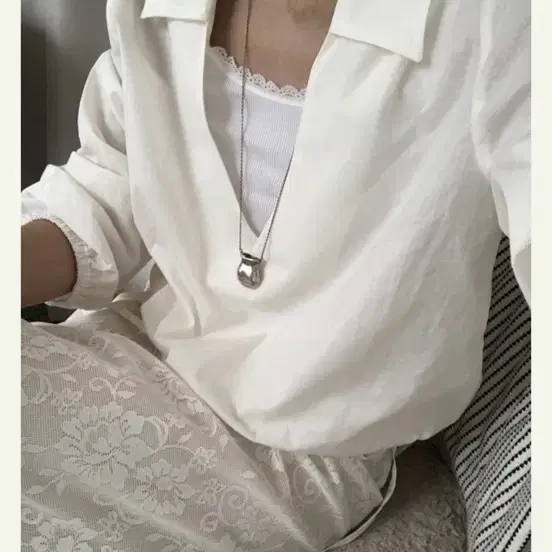더페르소나 딥브이넥셔츠, 레이스 슬리브리스