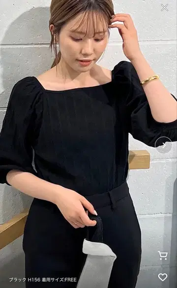 스퀘어넥 퍼프 슬리브 리브 니트 블랙