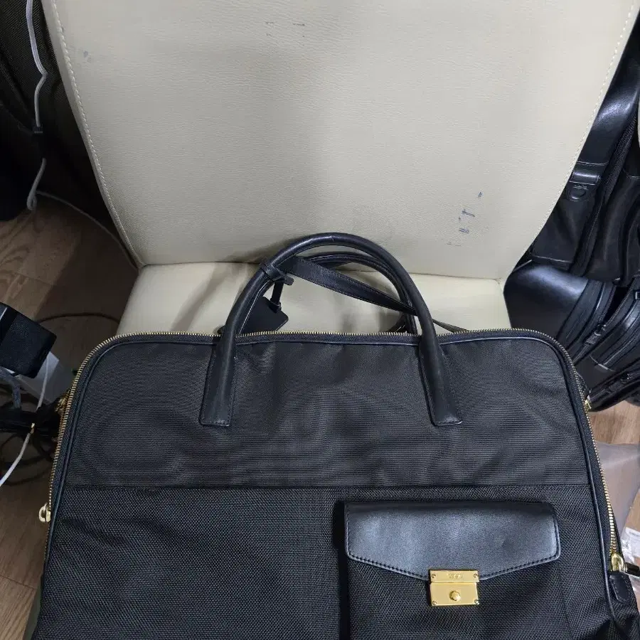 TUMI 투미 73632D Larkin 더블 지퍼 브리프 숄더백