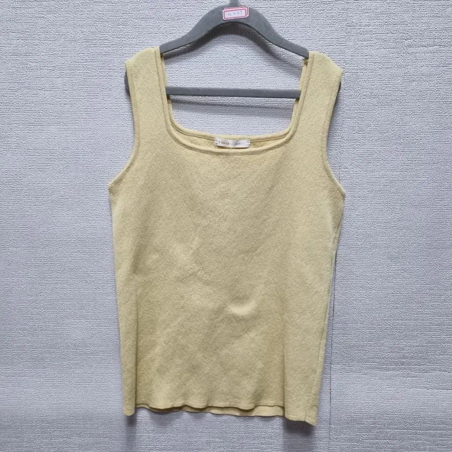 a237 민소매 스퀘어넥 티셔츠
