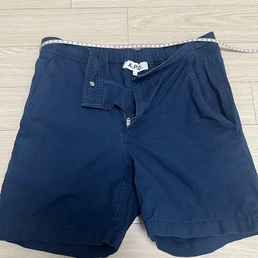 A.P.C. 네이비 반바지