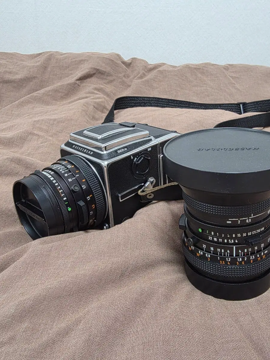 핫셀블라드 503CW + CF 80mm 중형 필름카메라