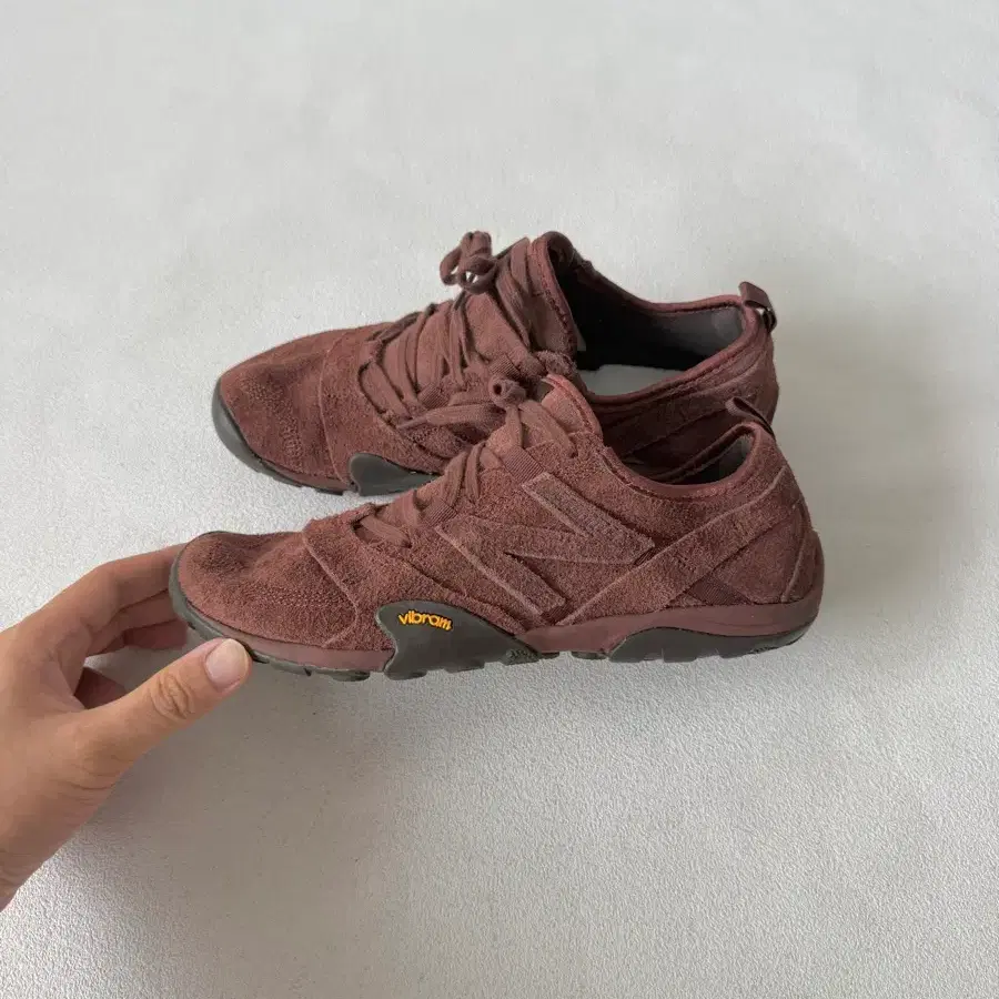 뉴발란스(new balance) 비브람솔 스니커즈
