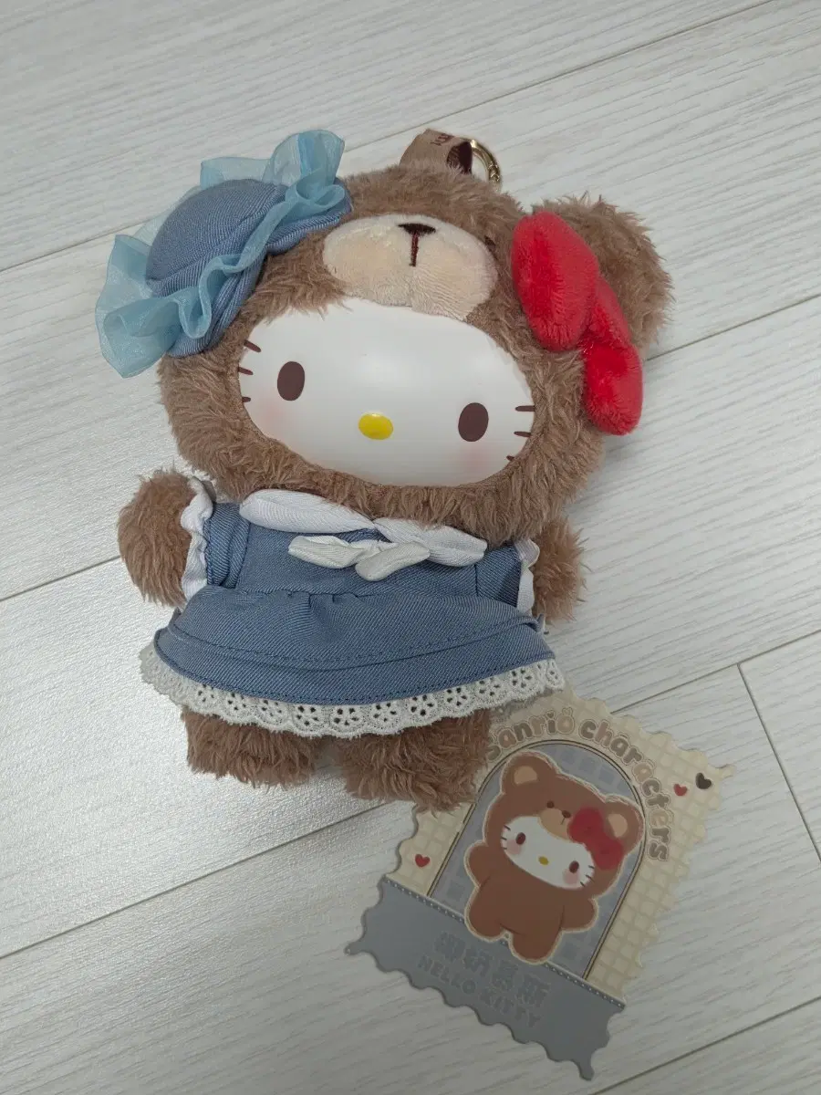 탑토이 헬로키티 애프터눈티 키링 양도합니다. 헬로키티 키링. 키티 인형키링.