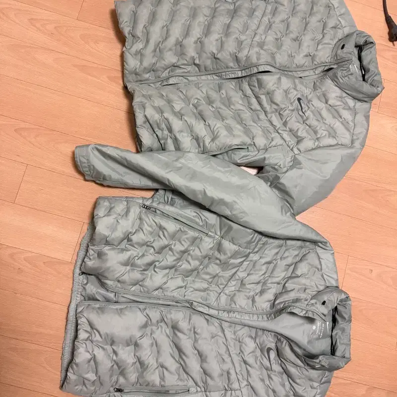 나이키 써마핏 에어로핏 경량패딩 남녀 한개씩