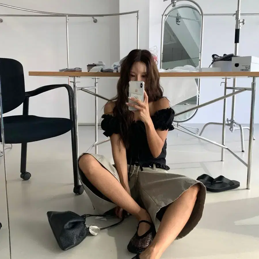 파탈제이 펀칭오프블라우스 블랙