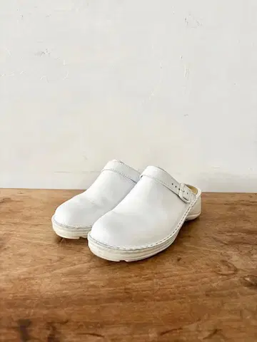 [새상품급] NAOT IRIS 화이트 37 23.5cm 정가 30800엔
