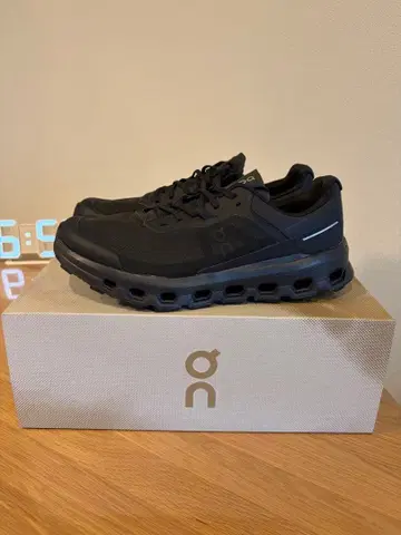 [미사용에 가까움] On Cloudvista 2 1043 스니커즈 27.5cm