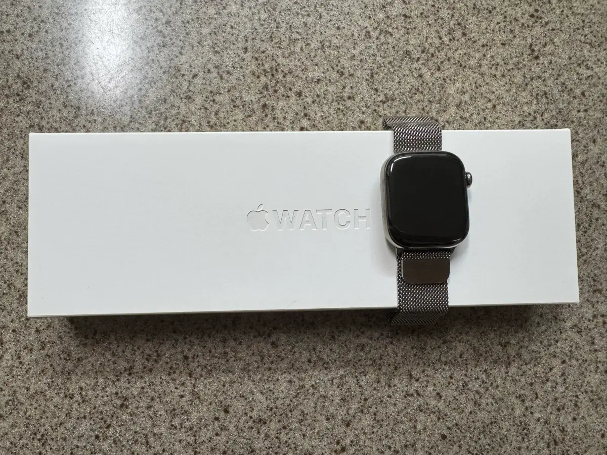 애플워치 10 셀룰러 42mm 네추럴 티타늄 에플케어플러스