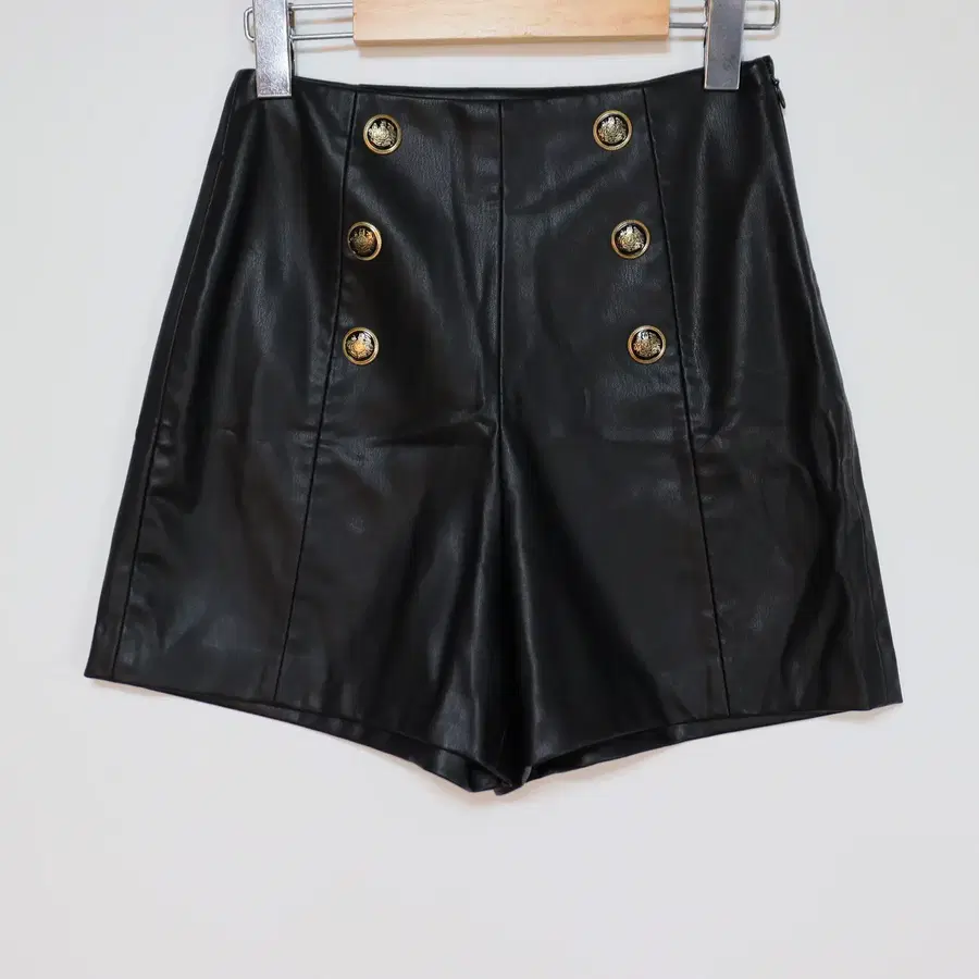 ZARA 자라 에코레더 반바지 XS 블랙 골드버튼 하이웨스트 쇼츠