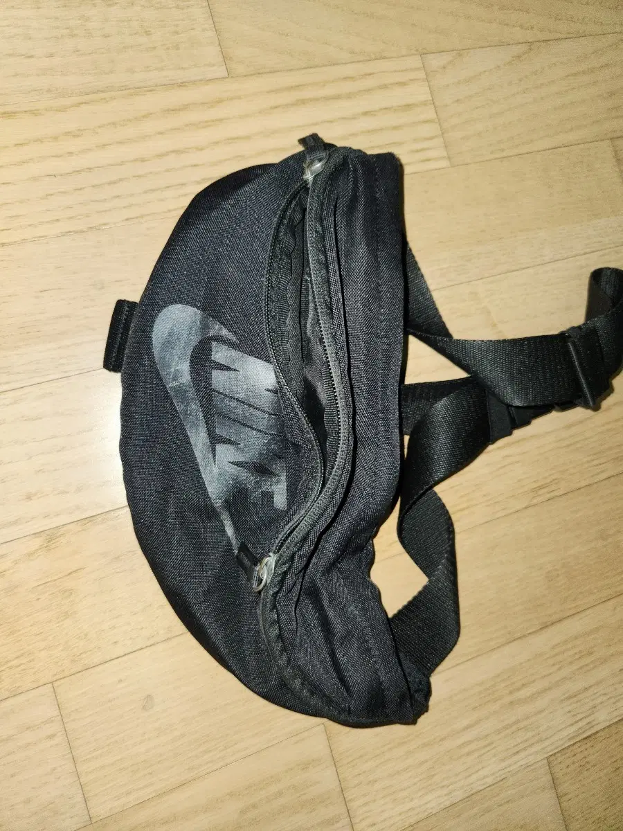 나이키 힙색 블랙입니다