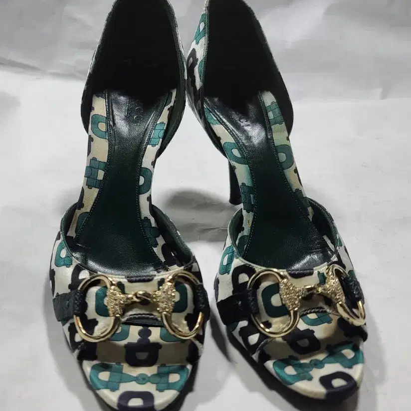 구찌(GUCCI) 가죽샌들 35 1/2사이즈(225~230)