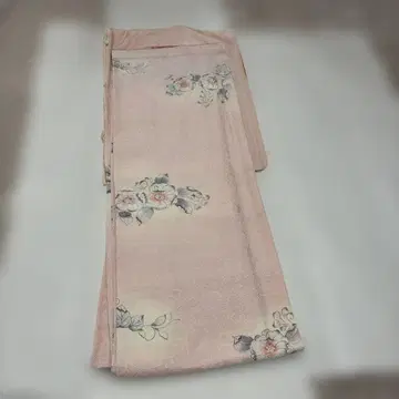 연한 핑크색 꽃무늬 코몬 기모노
