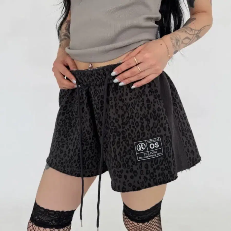 더미스테리어스호텔 CUT-OFF SWEAT SHORTS 레오파드