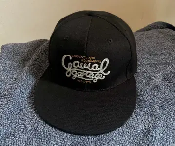 Gavial Garage flat viser cap