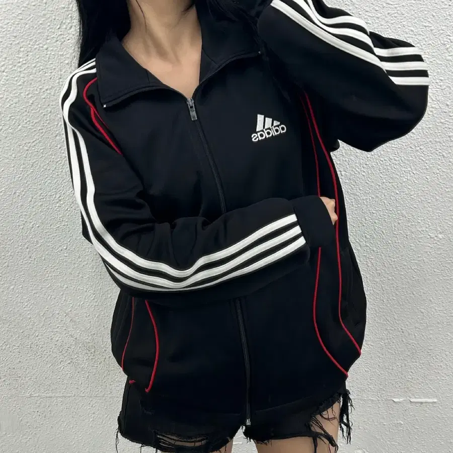 아디다스 코르티스맛 레드라인 블랙 트랙탑 100