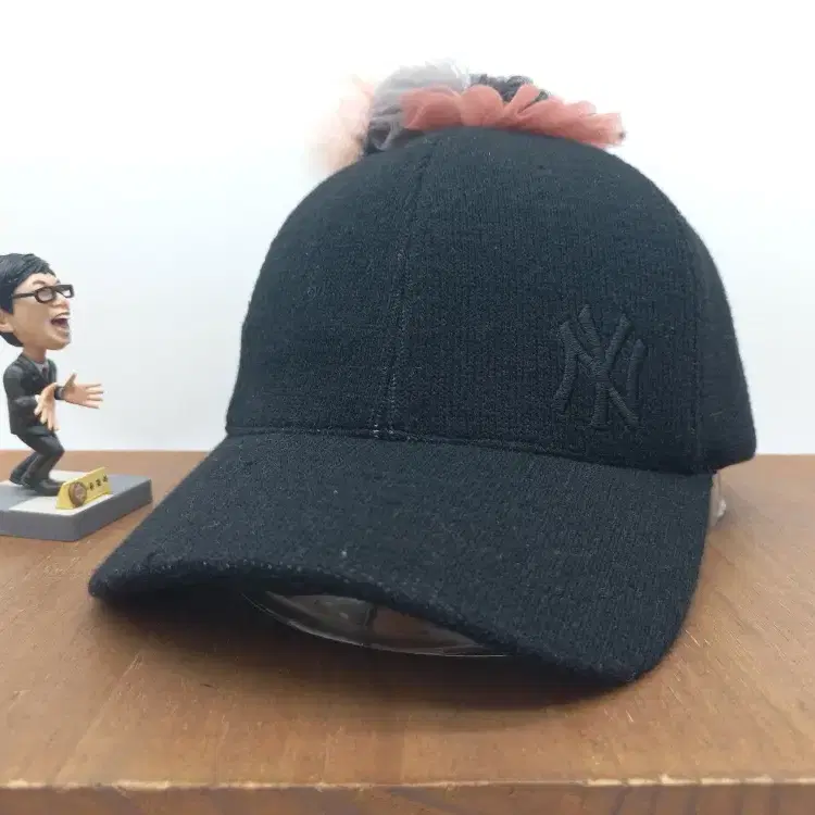 MLB 뉴욕 양키스 폼폼이 방울 새틴 리본 레이스 장식 볼캡 모자 블랙