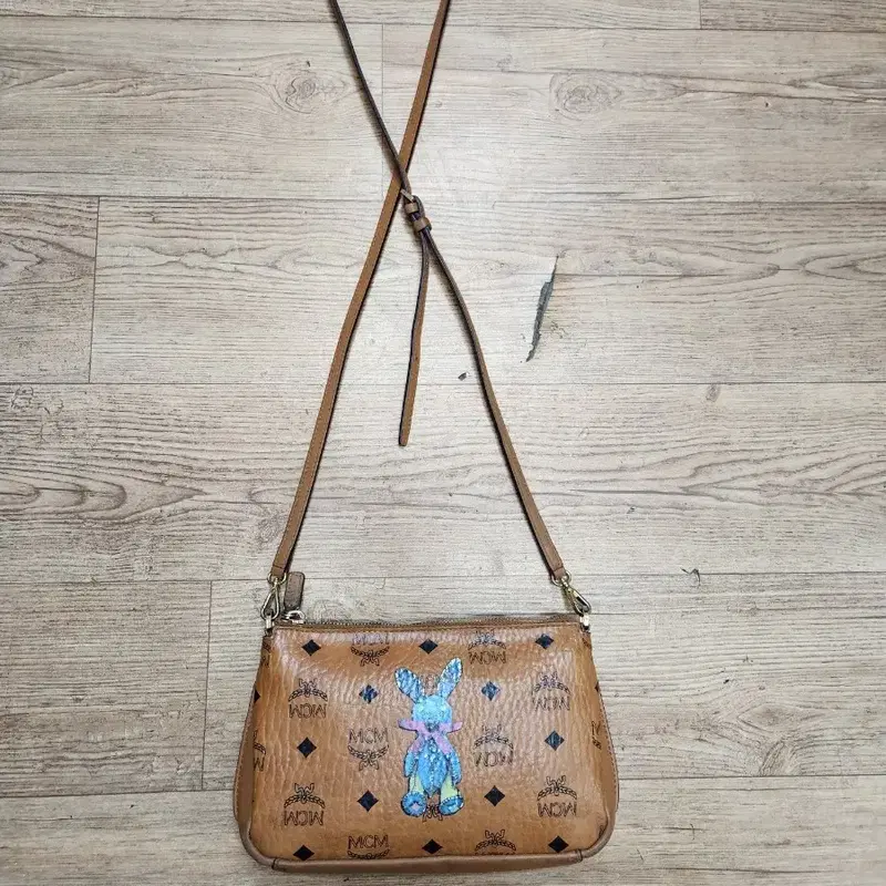 MCM 크로스
