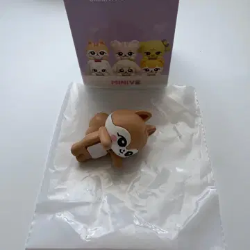 IVE MINIVE 스마트폰 피규어 가을