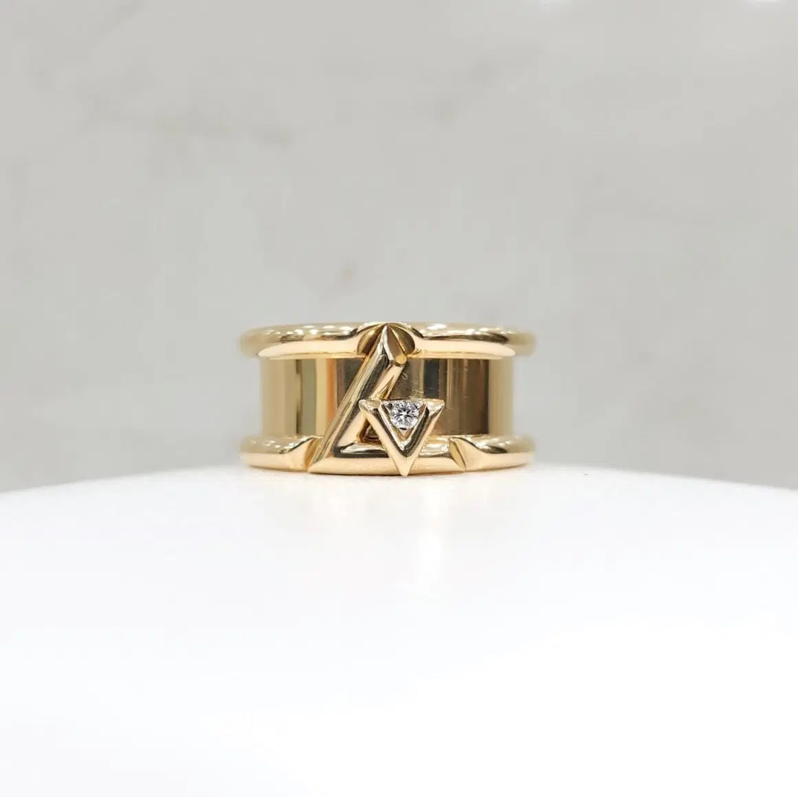 루이비통 다이아 LV 볼트 밴드 반지 18K 옐로우골드 Q9O58A