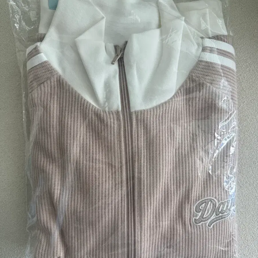 데이식스 일본md 트랙자켓