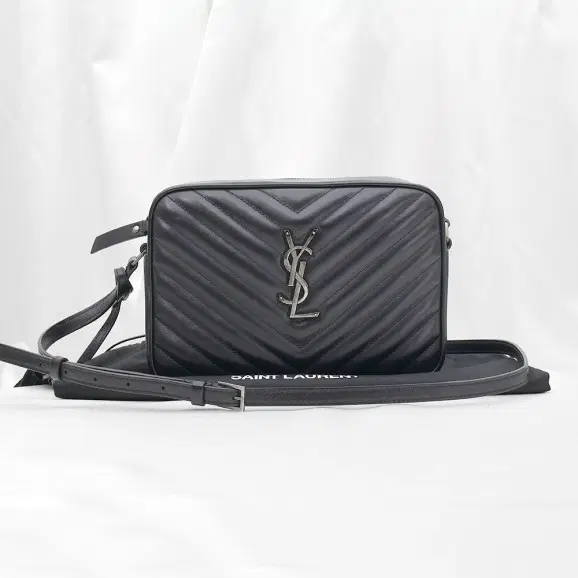 Saint Laurent(생로랑) 612544블랙 퀄티드 레더 은장 모노그램 루 카메라 크로스백