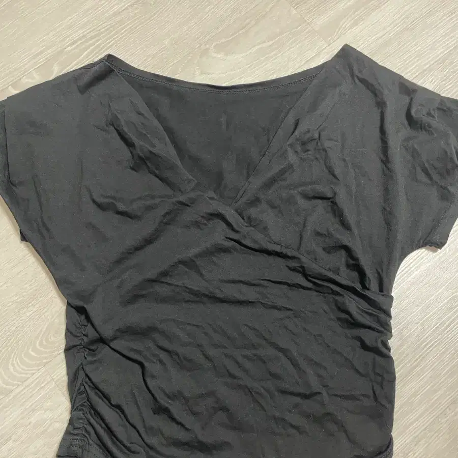 검정 드레이프 티셔츠