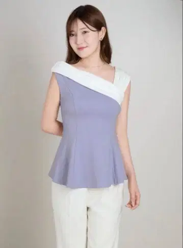 [최종 가격 인하!] 비대칭 투톤 페플럼 탑
