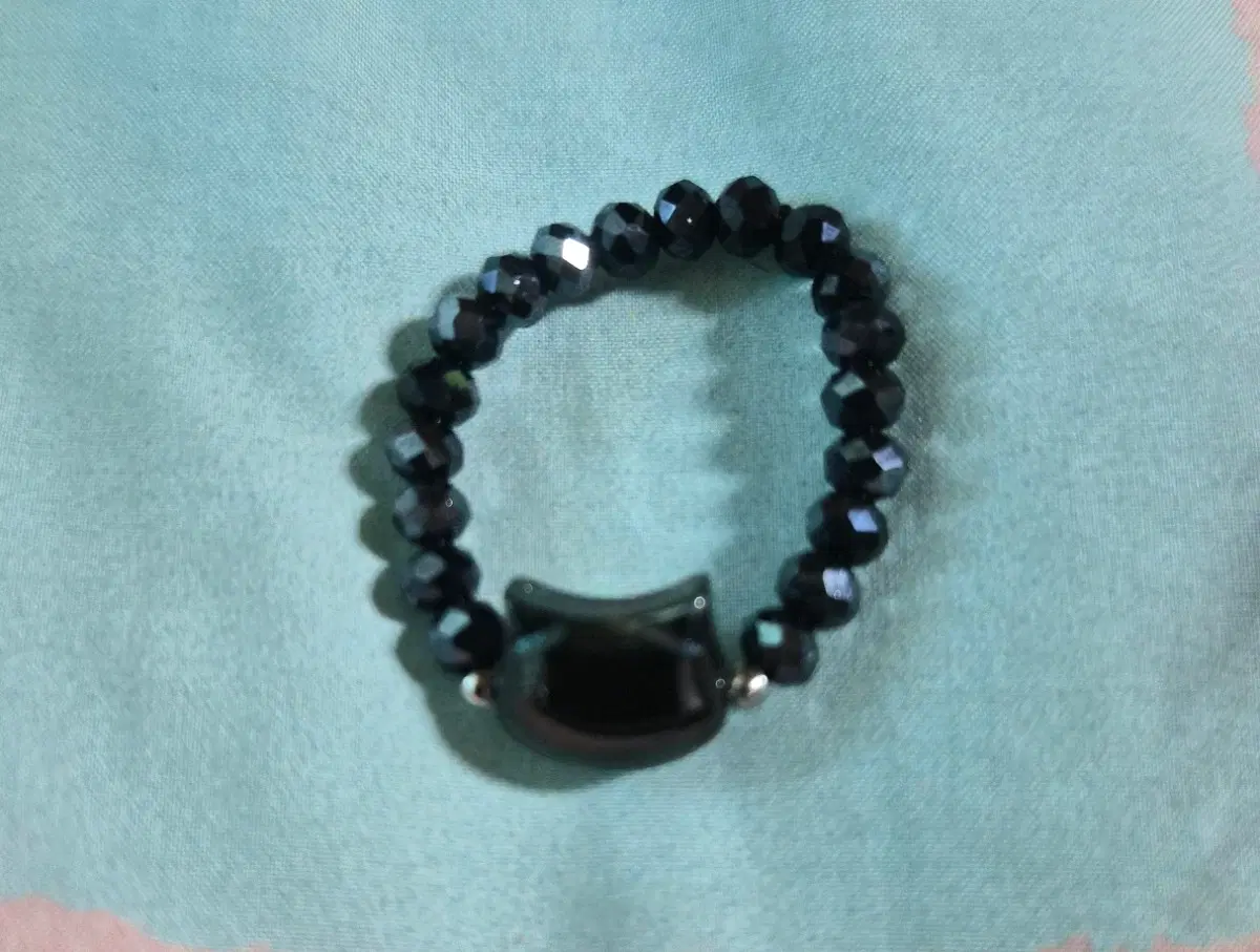 블랙 비즈 고양이 포인트 반지