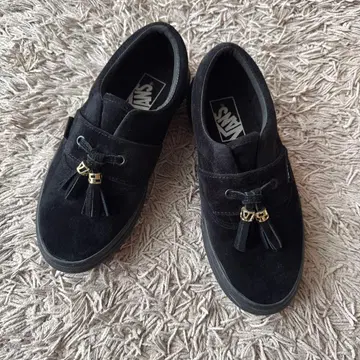 VANS 태슬 스웨이드 스니커즈 블랙 22.5cm
