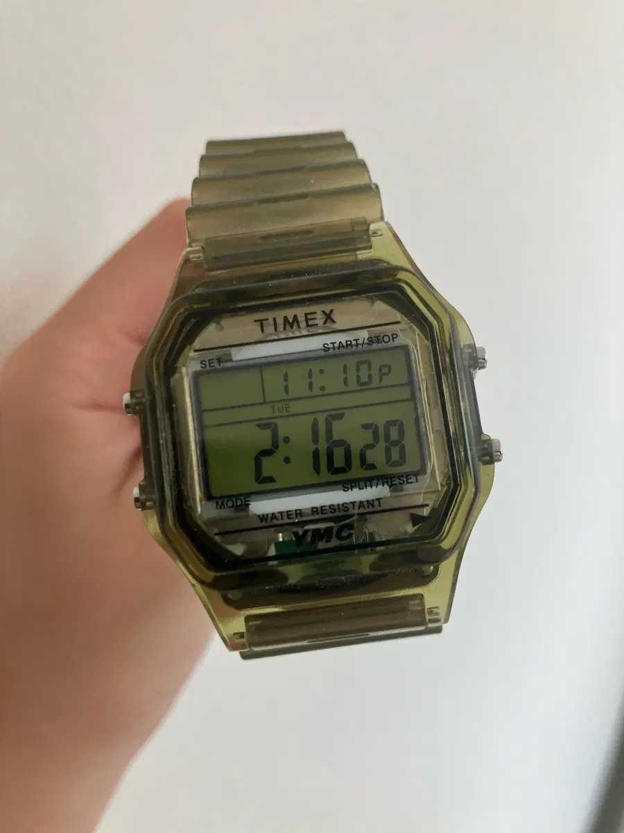 Timex x YMC T80 디지털 워치 (올리브 컬러)