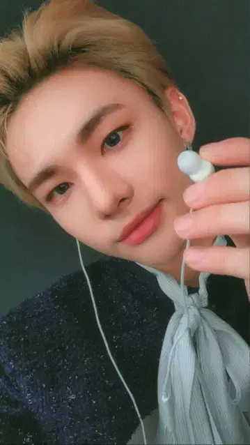 StrayKids THE SOUND 현진 트레이딩 카드 B/이어폰