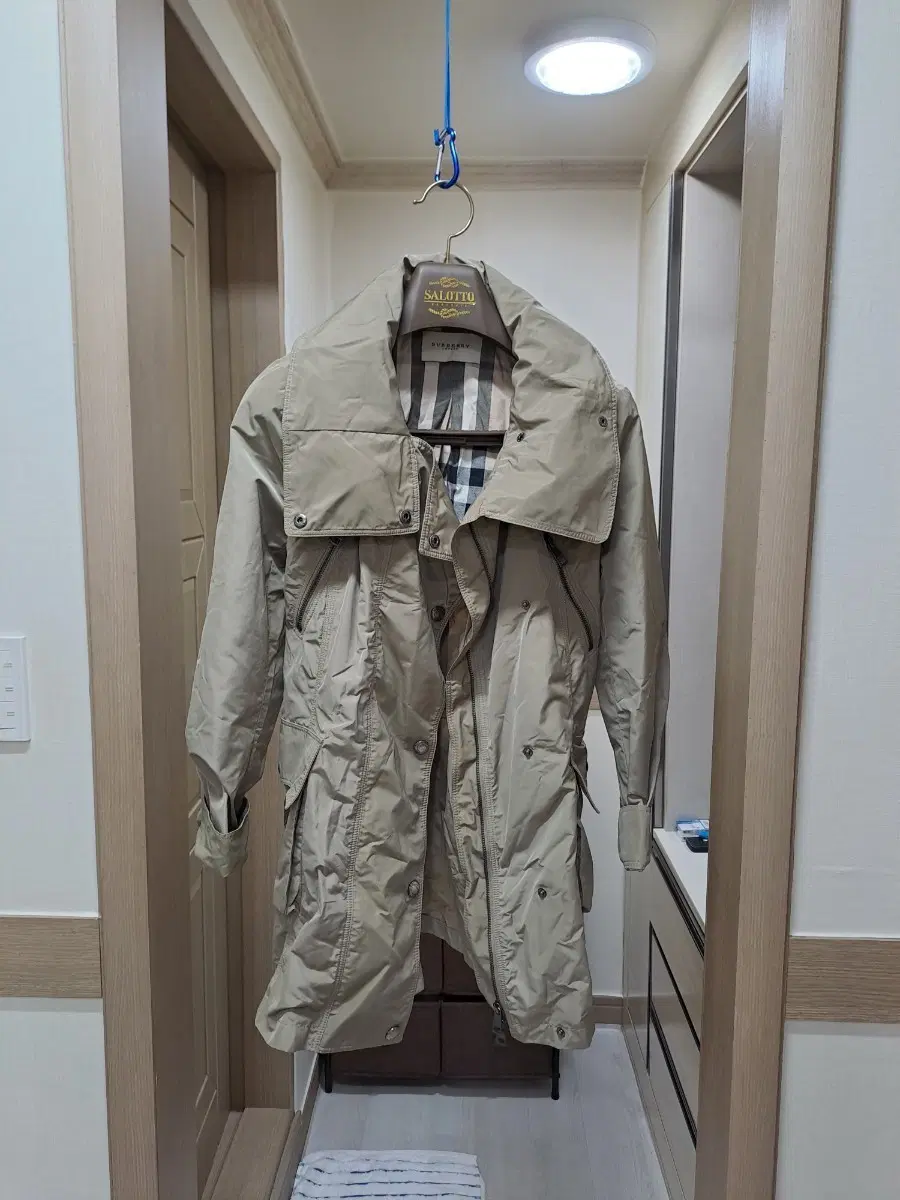 버버리 (Burberry) 여성용 나일론 사파리 후드 자켓/코트