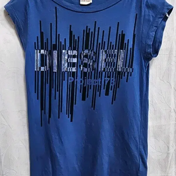 디젤(Diesel) 반팔 캡소매 티셔츠