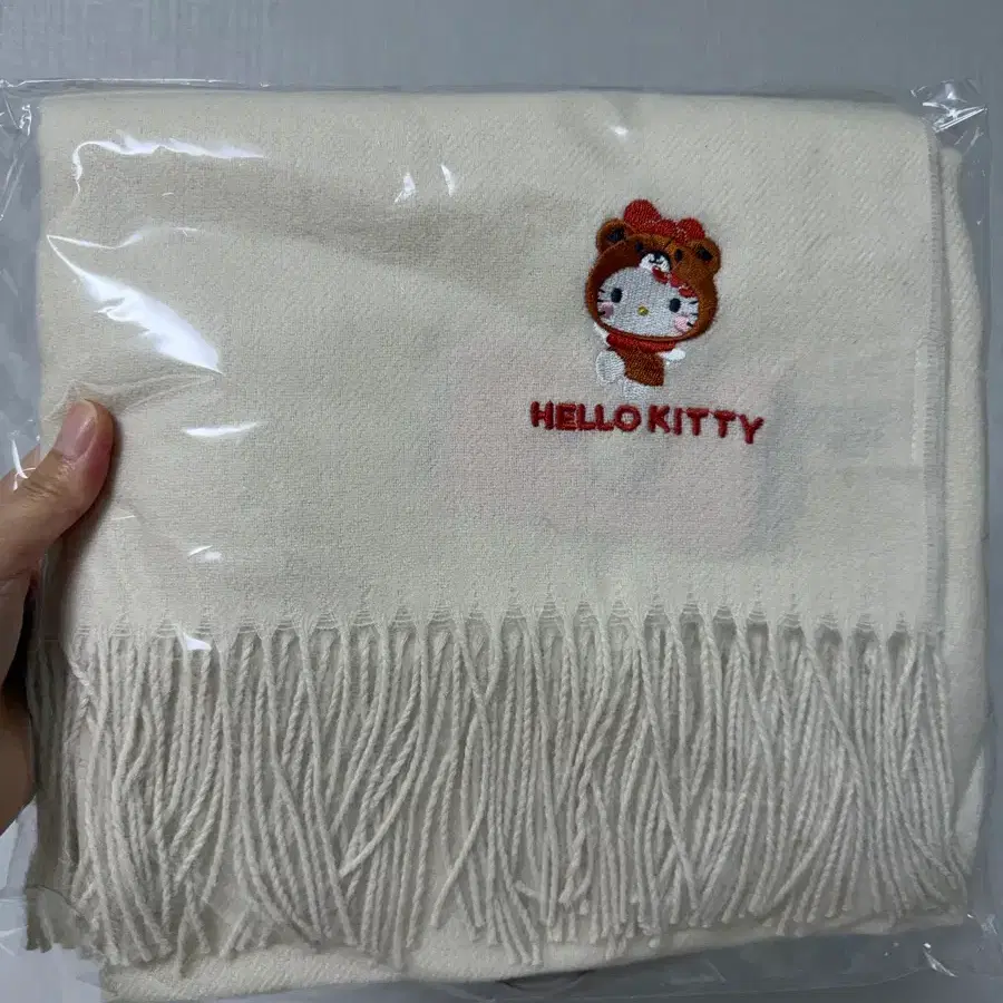 25년도 일본한정 헬로키티 자수 머플러