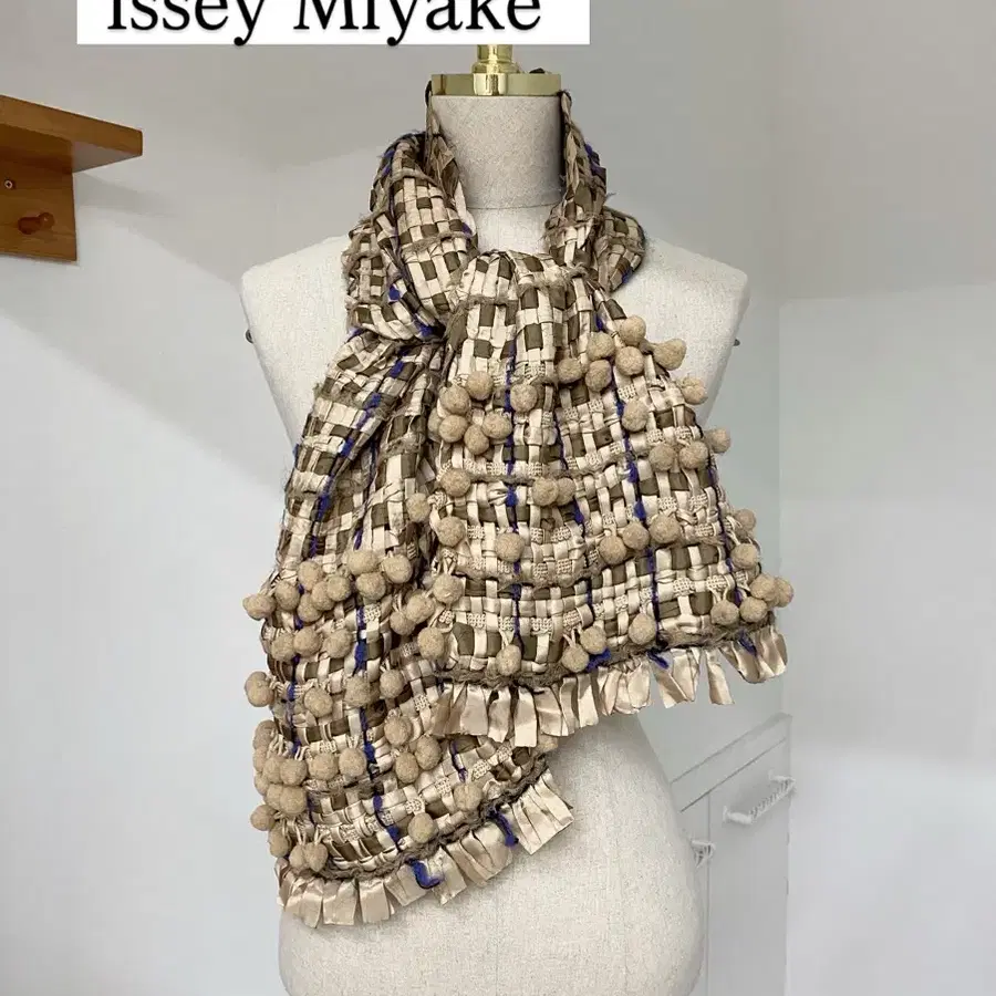 Issey Miyake 폼폼 위빙 머플러