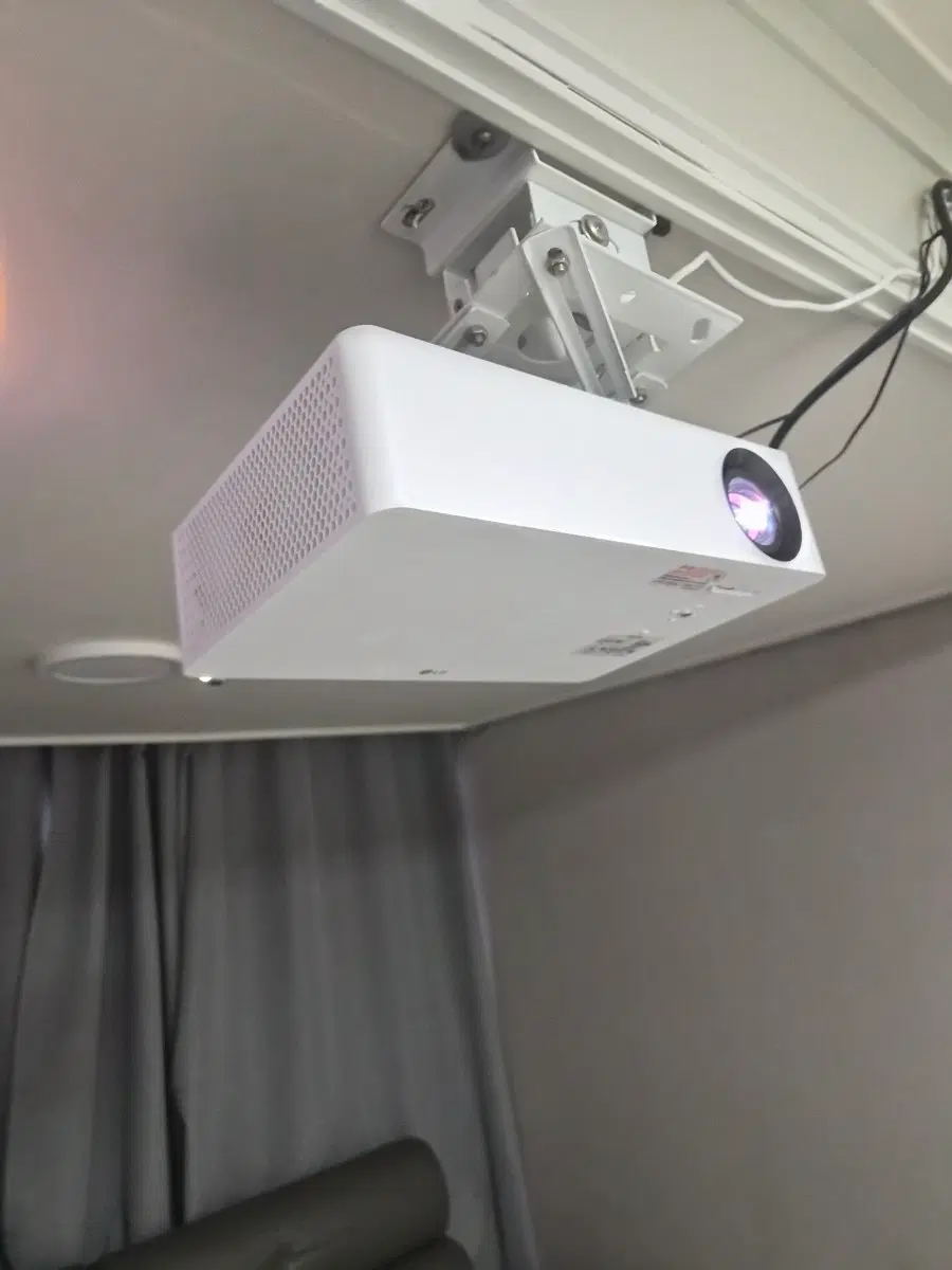 LG 프로젝터 HU70LA