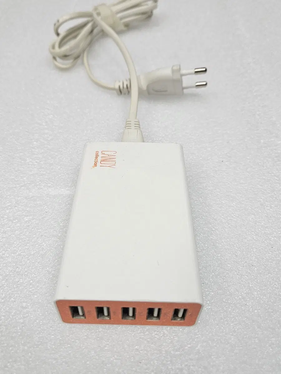 스와콤 5구 USB 충전기 입니다