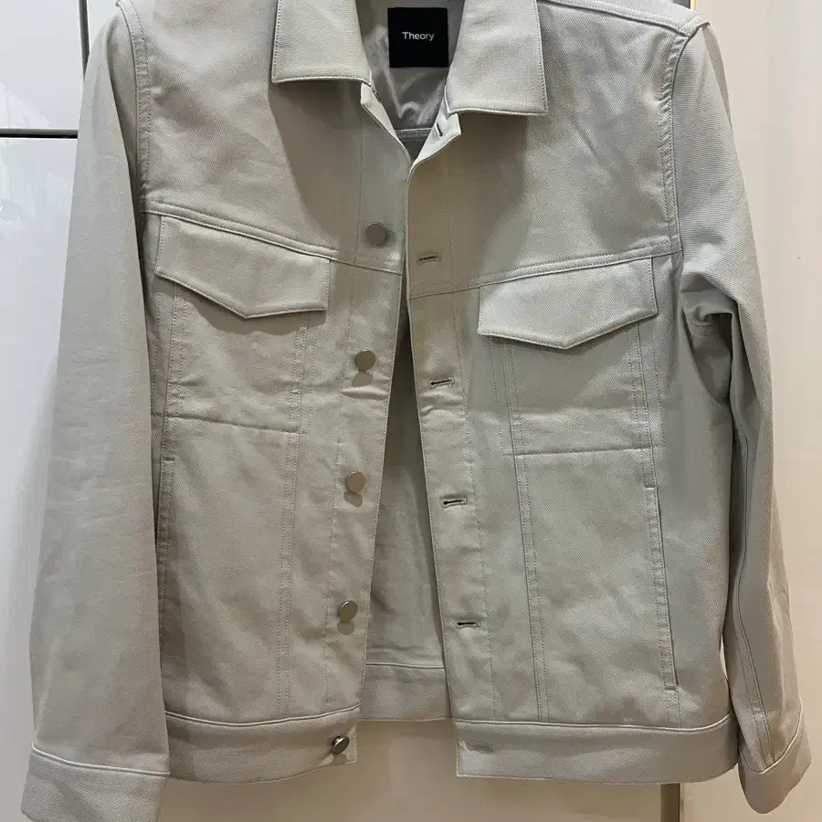 24fw 띠어리 아이보리 트러커 105 (새상품급)